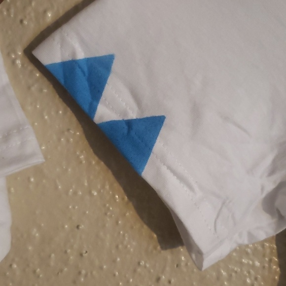 Shirts - Picture 3 of 5